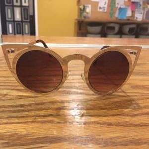 Fun Sunglasses Round and Gold wire frame.